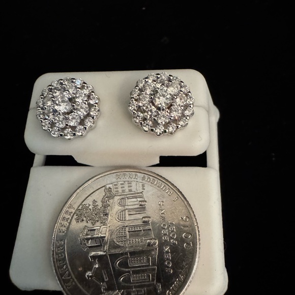 Elegant sterling Silver Stud Earrings‎ - Picture 3 of 4